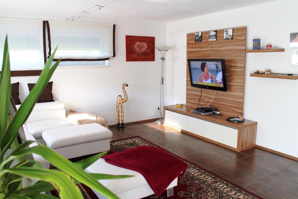 Villa Relax Am See Bodensdorf Room photo